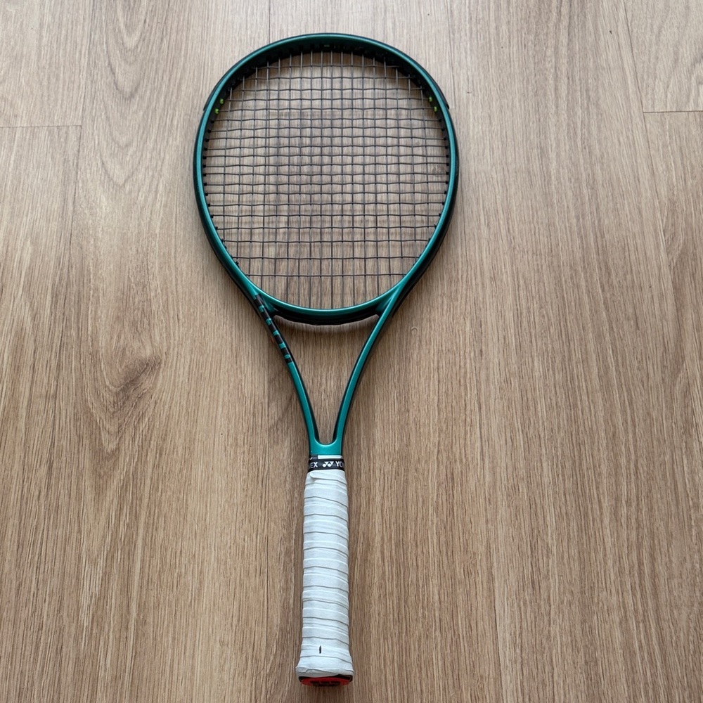 Wilson BLADE Tennis Racquet 98 V9 18x20 grip 4 41/2 good condition